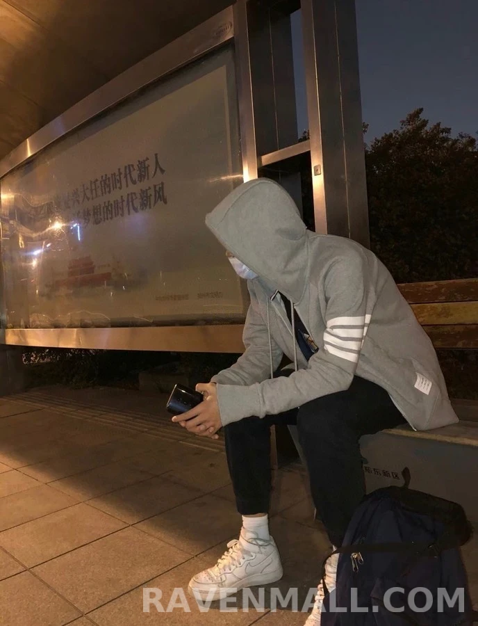 톰브라운 톰브라운 시그니처 스트라이프 후드 집업 상세 이미지