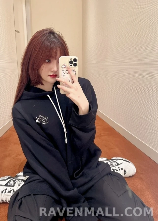 루이비통 루이비통 자수 후드티 상세 이미지