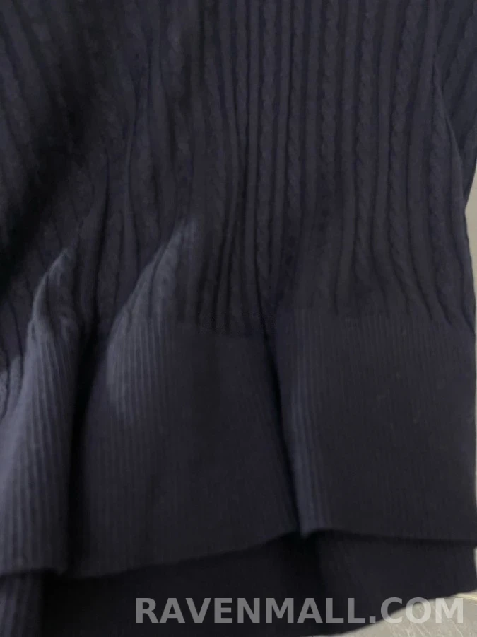 톰브라운 톰브라운 V넥 스트라이프 니트 상세 이미지