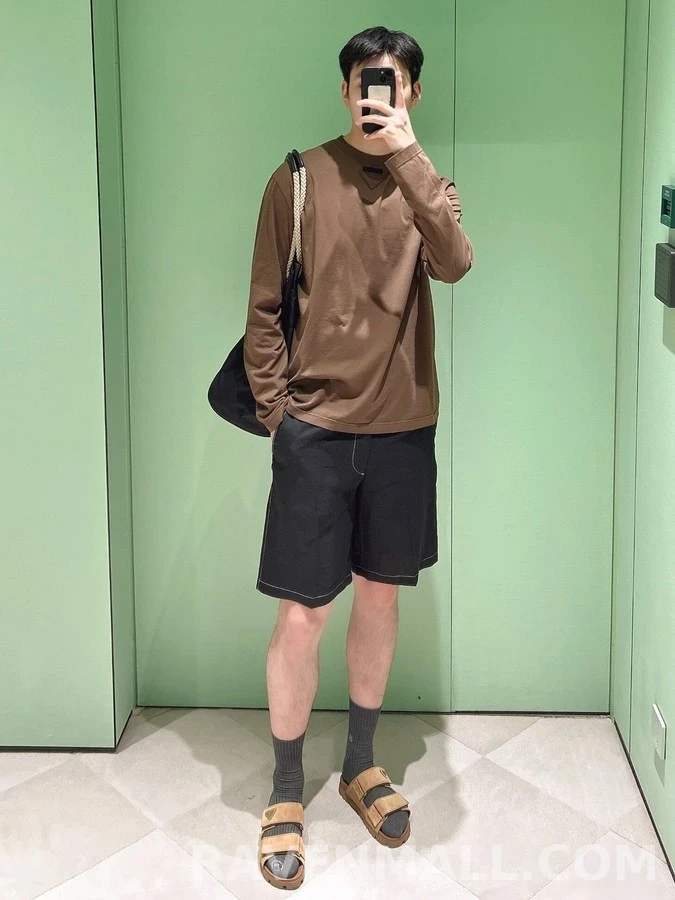 프라다 프라다 삼각형 디테일 긴팔 티셔츠 상세 이미지
