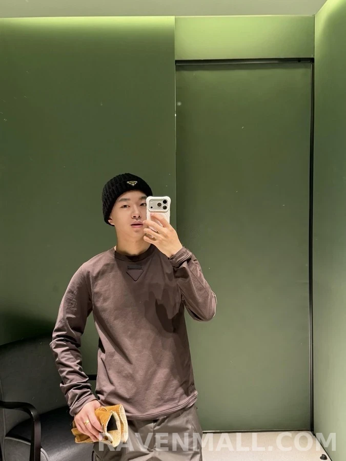 프라다 프라다 삼각형 디테일 긴팔 티셔츠 상세 이미지