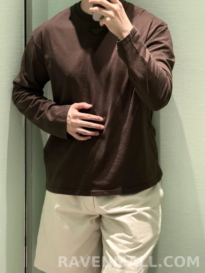 프라다 프라다 삼각형 디테일 긴팔 티셔츠 상세 이미지
