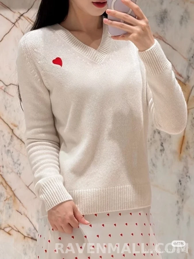 펜디 펜디 하트 자수 브이넥 니트 상세 이미지