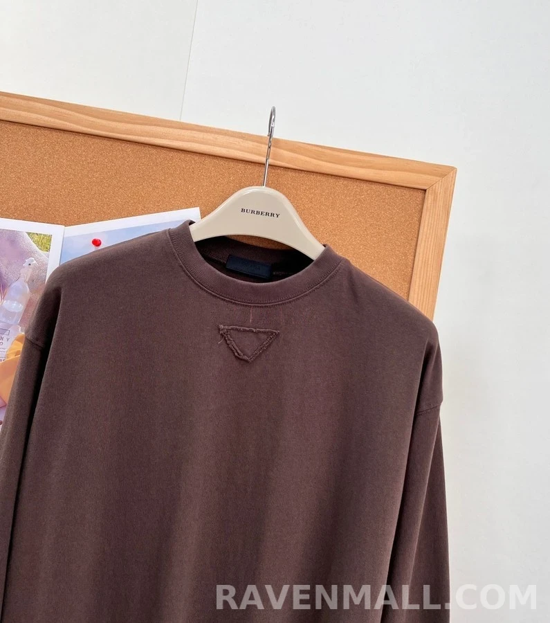 프라다 프라다 삼각 패치 긴팔 티셔츠 상세 이미지