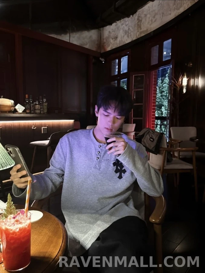 크롬하츠 크롬하츠 크로스 패치 헨리넥 긴팔 티셔츠 상세 이미지