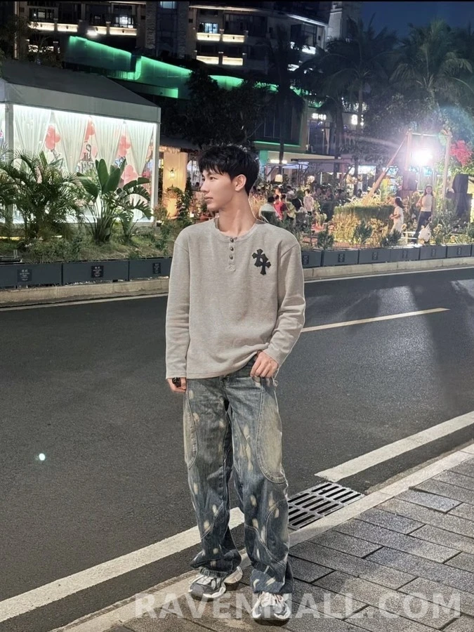 크롬하츠 크롬하츠 크로스 패치 헨리넥 긴팔 티셔츠 상세 이미지