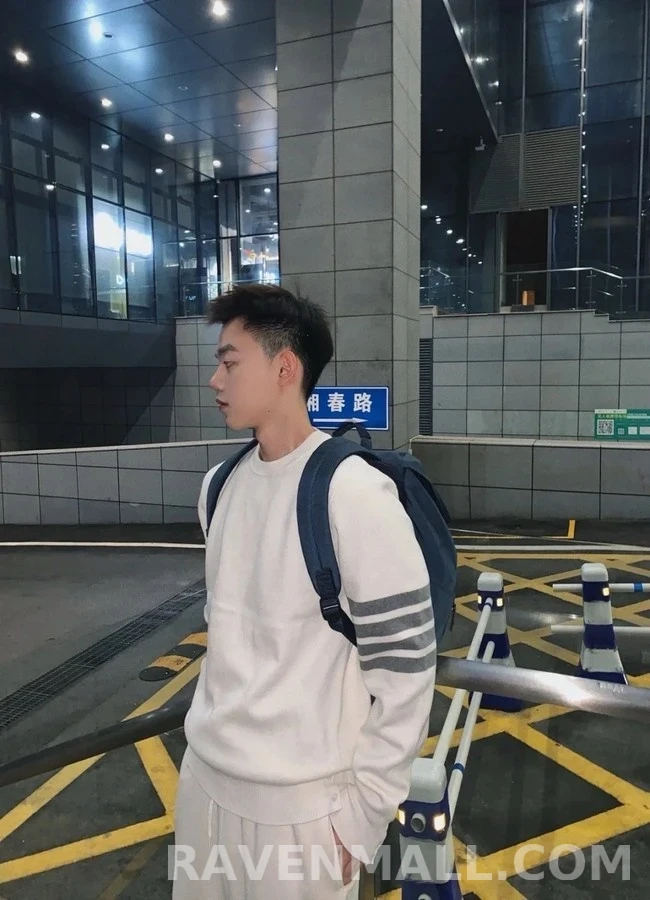 톰브라운 톰브라운 스트라이프 크루넥 스웨터 상세 이미지