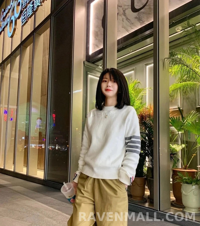 톰브라운 톰브라운 스트라이프 크루넥 스웨터 상세 이미지