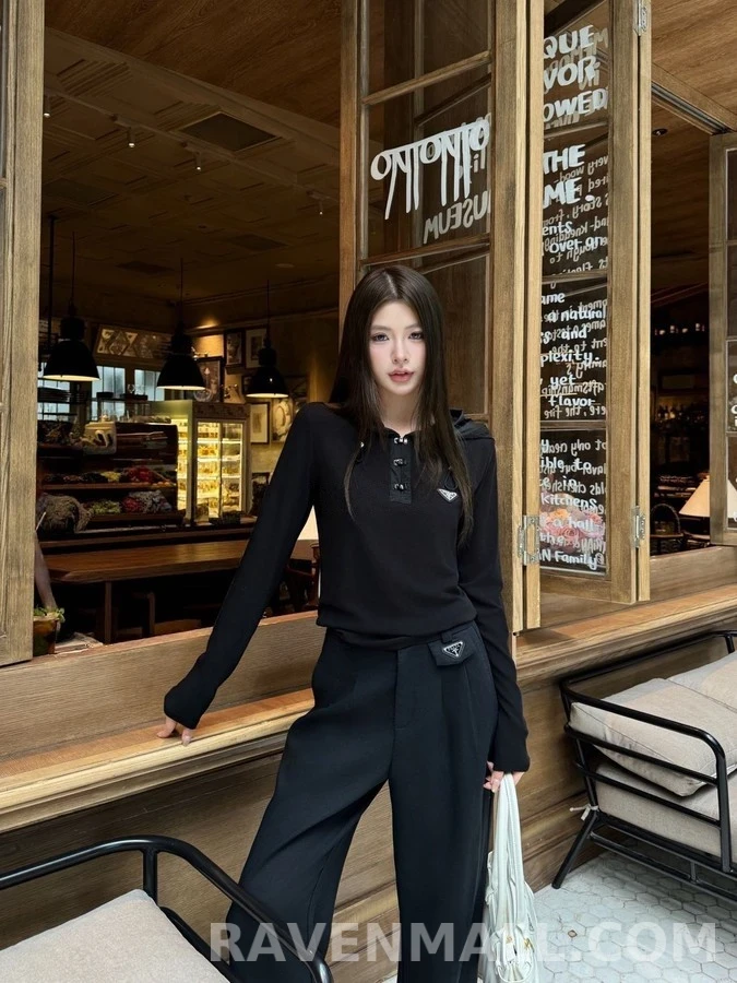 프라다 프라다 후드 헨리넥 긴팔 티셔츠 상세 이미지