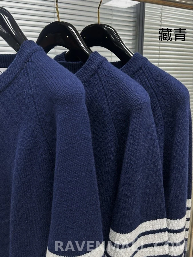톰브라운 톰브라운 네 줄 스트라이프 니트 상세 이미지
