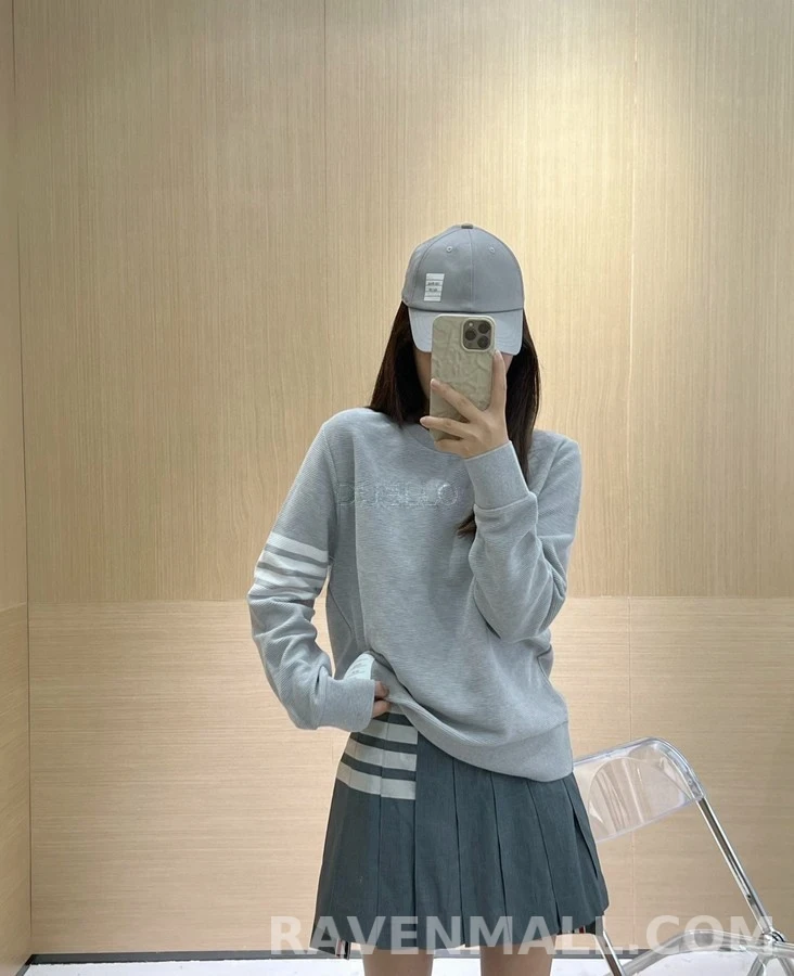 톰브라운 톰브라운 삼선 맨투맨 상세 이미지