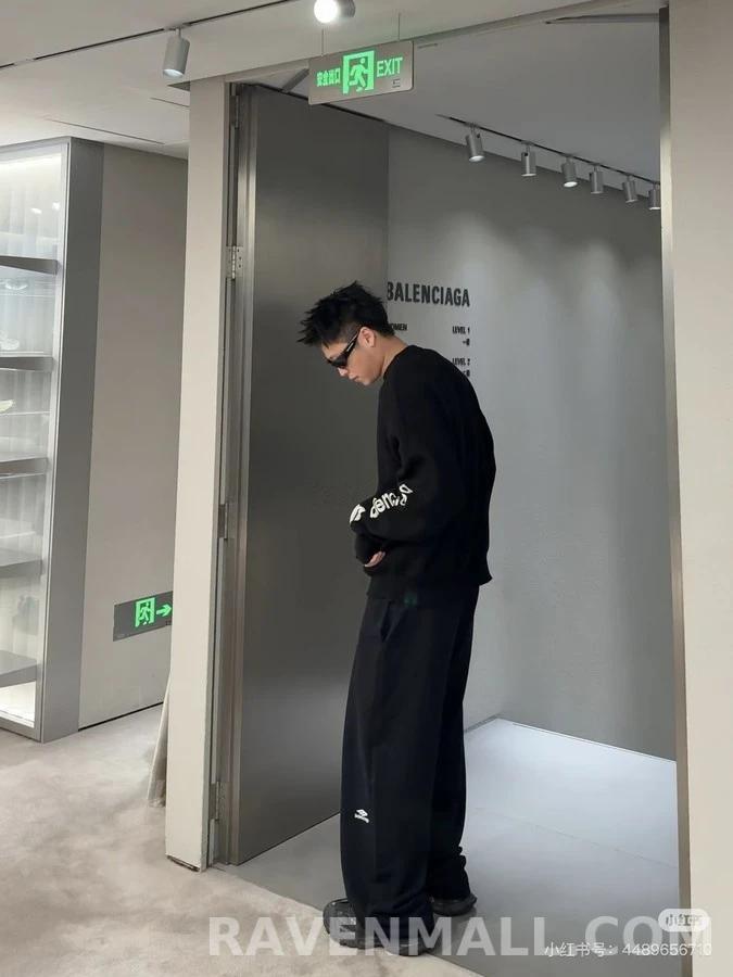 발렌시아가 발렌시아가 로고 자수 하프 집업 후드 상세 이미지