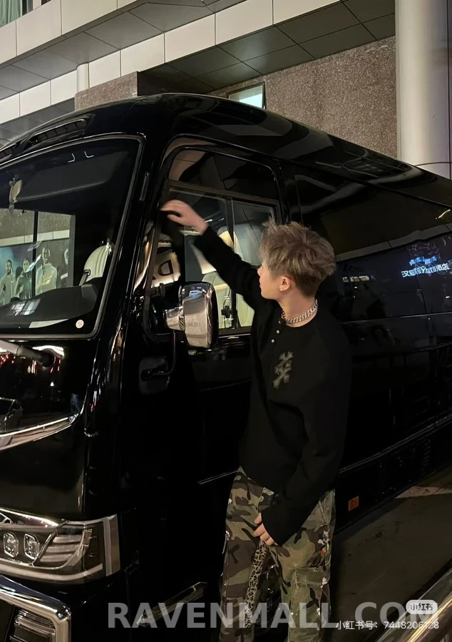 크롬하츠 크롬하츠 십자가 패치 헨리넥 맨투맨 상세 이미지