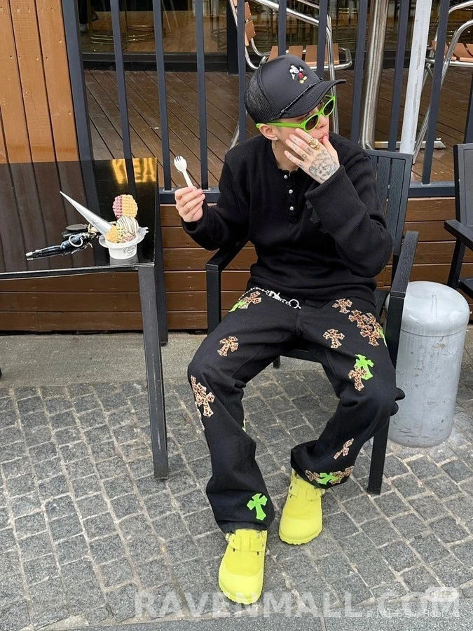 크롬하츠 크롬하츠 십자가 패치 헨리넥 맨투맨 상세 이미지