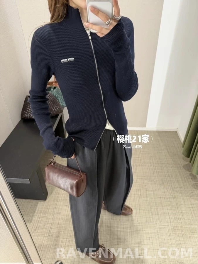 미우미우 미우미우 로고 립 하이넥 집업 가디건 상세 이미지
