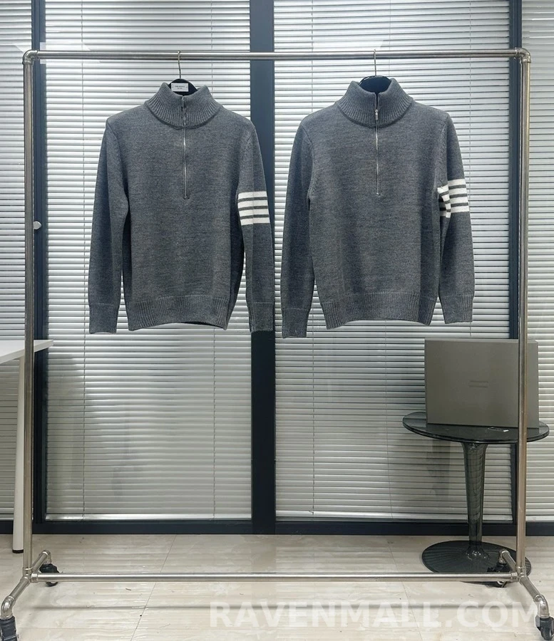 톰브라운 톰브라운 스트라이프 반집업 니트 상세 이미지