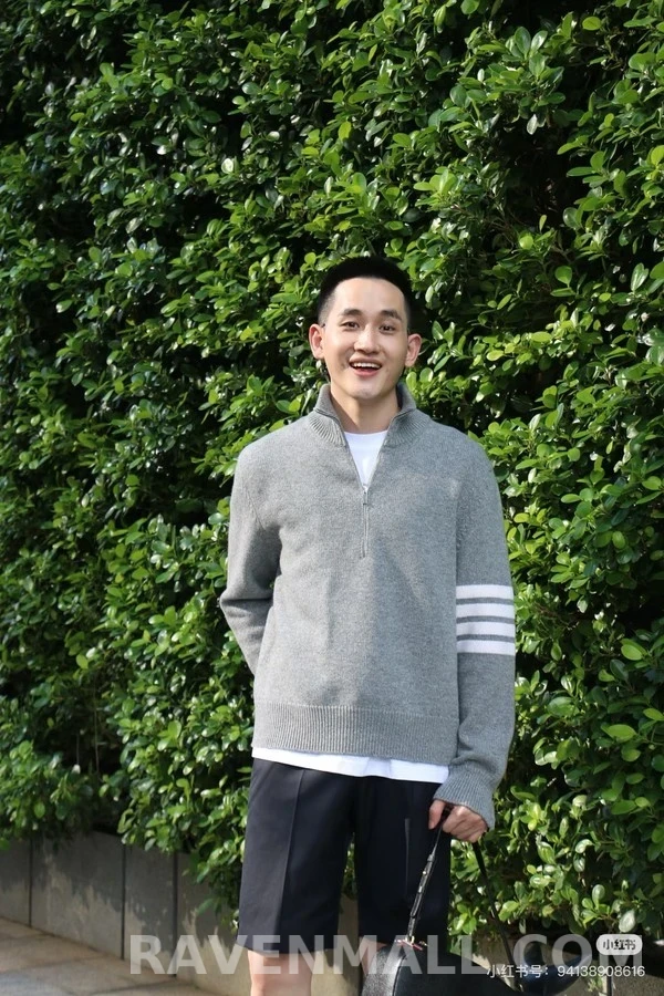 톰브라운 톰브라운 스트라이프 반집업 니트 상세 이미지