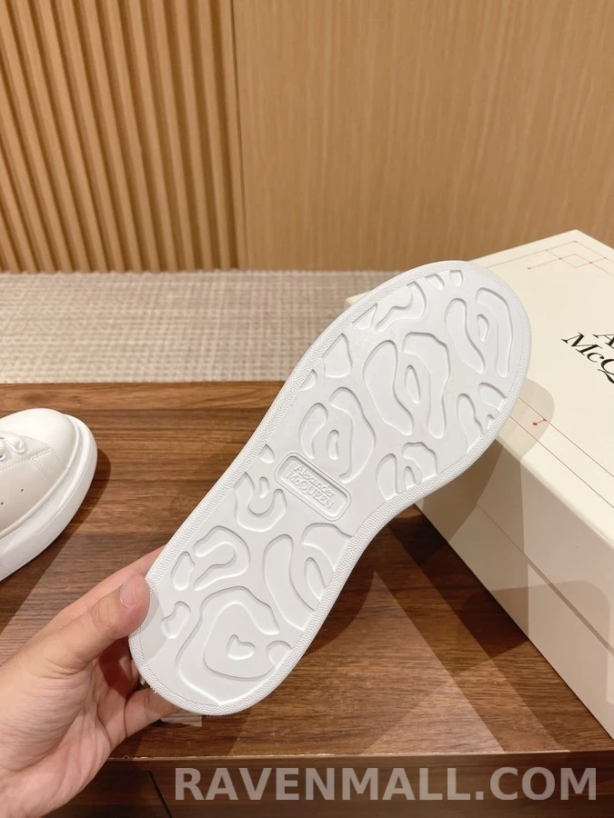 알렉산더 맥퀸 알렉산더 맥퀸 이리데슨트 탭 스니커즈 상세 이미지