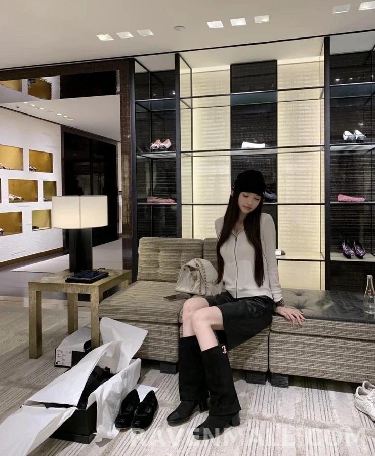 샤넬 샤넬 진주 로고 스웨이드 부츠 상세 이미지