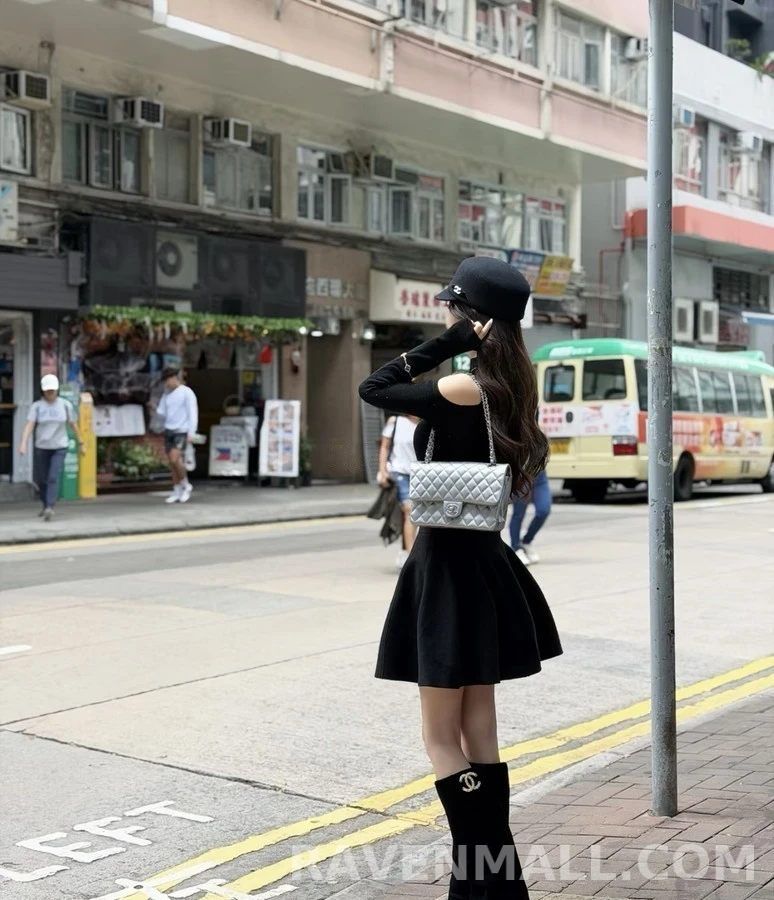 샤넬 샤넬 진주 로고 스웨이드 부츠 상세 이미지