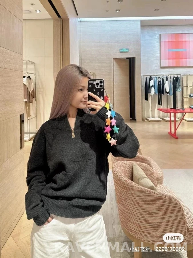 루이비통 루이비통 모노그램 자카드 하프집업 니트 상세 이미지