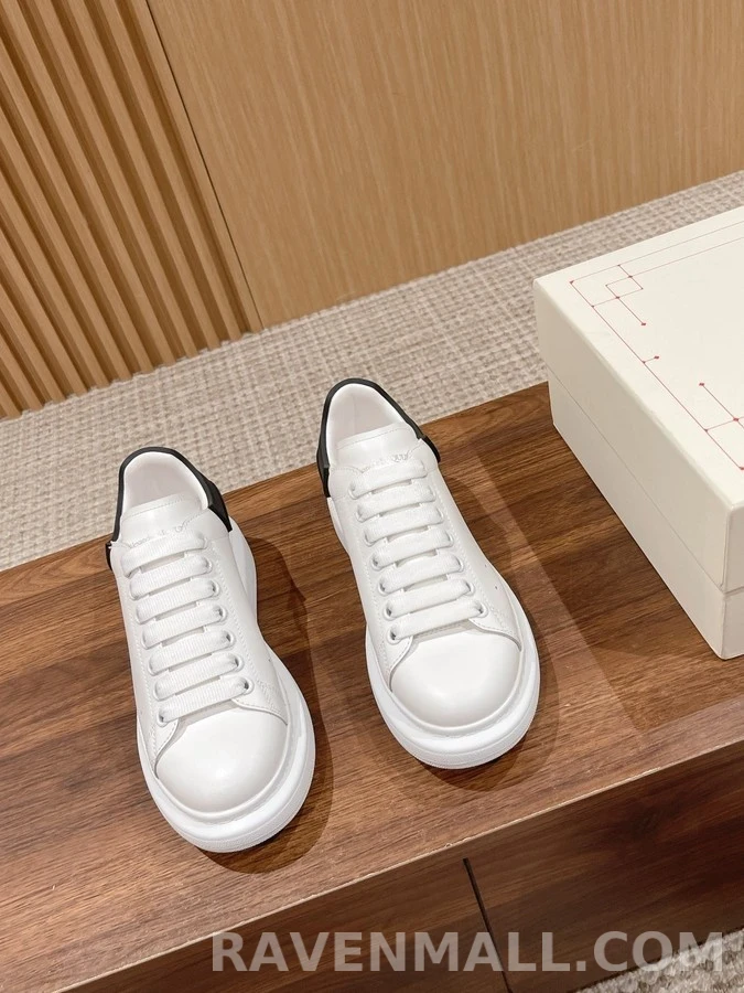 알렉산더 맥퀸 알렉산더 맥퀸 클래식 오버솔 탭 스니커즈 상세 이미지