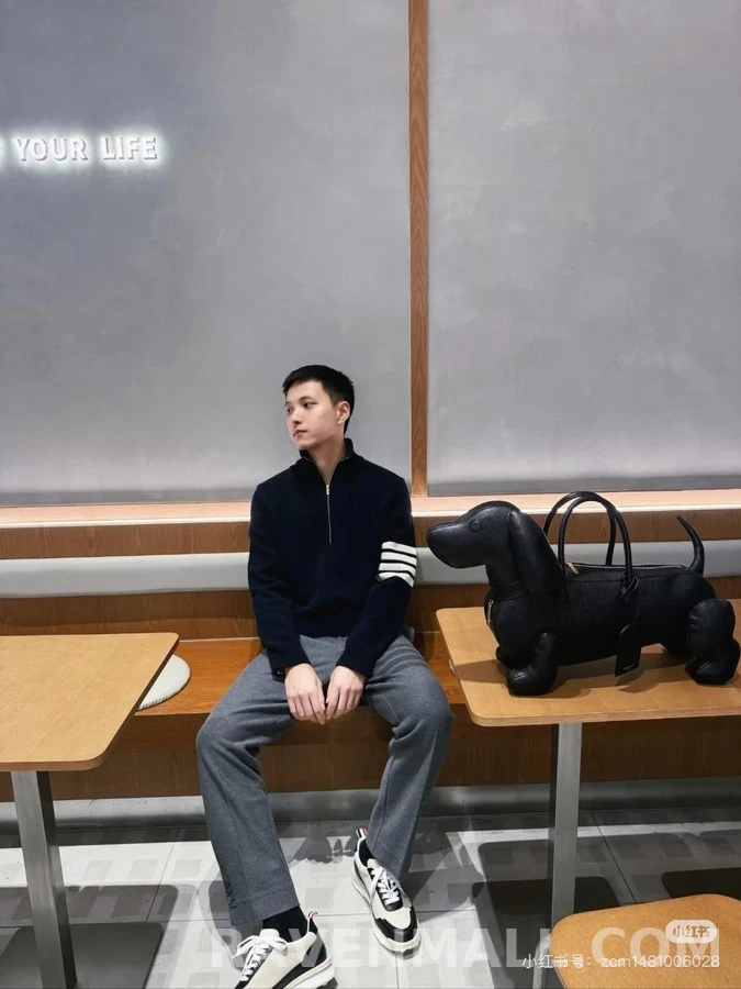 톰브라운 톰브라운 사선 스트라이프 하프 집업 니트 상세 이미지