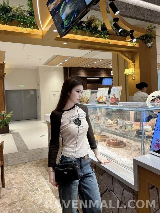 아크네 스튜디오 아크네 스튜디오 레터링 프린트 라글란 긴팔 티셔츠 상세 이미지