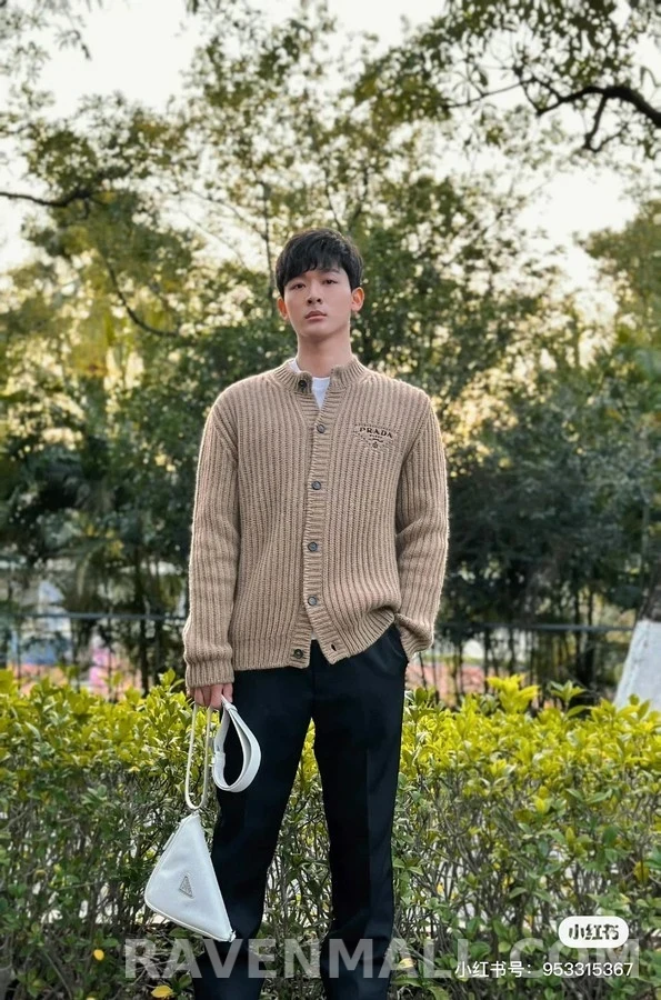 프라다 프라다 로고 자수 굵은 골지 가디건 상세 이미지