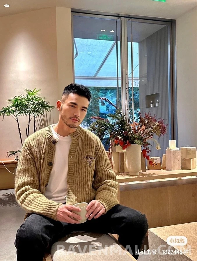 프라다 프라다 로고 자수 굵은 골지 가디건 상세 이미지
