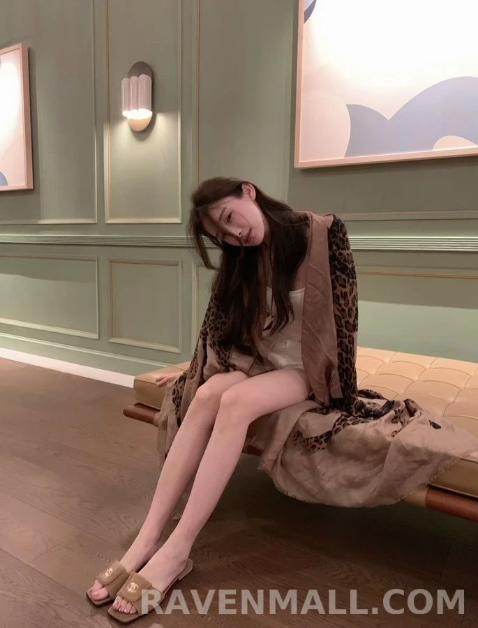 샤넬 샤넬 로고 스퀘어 토 뮬 상세 이미지