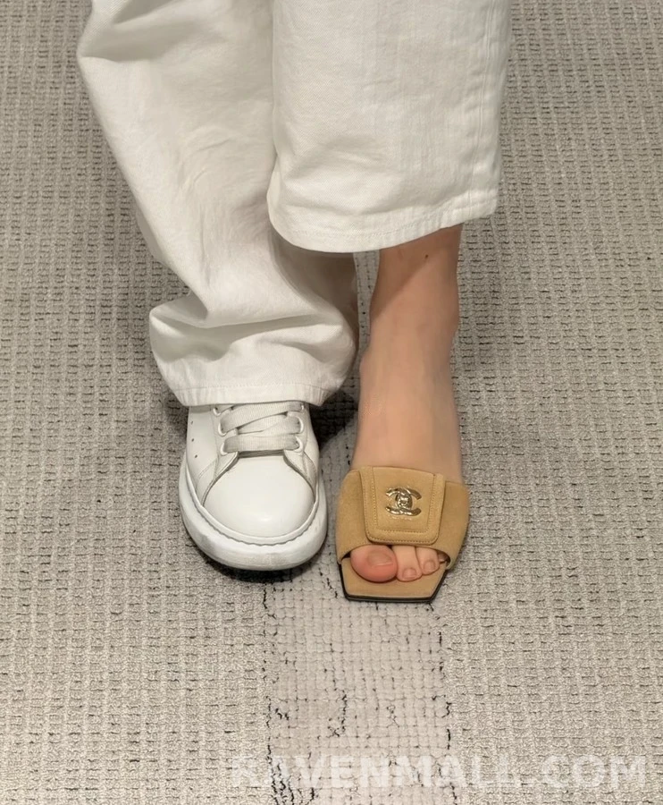 샤넬 샤넬 로고 스퀘어 토 뮬 상세 이미지