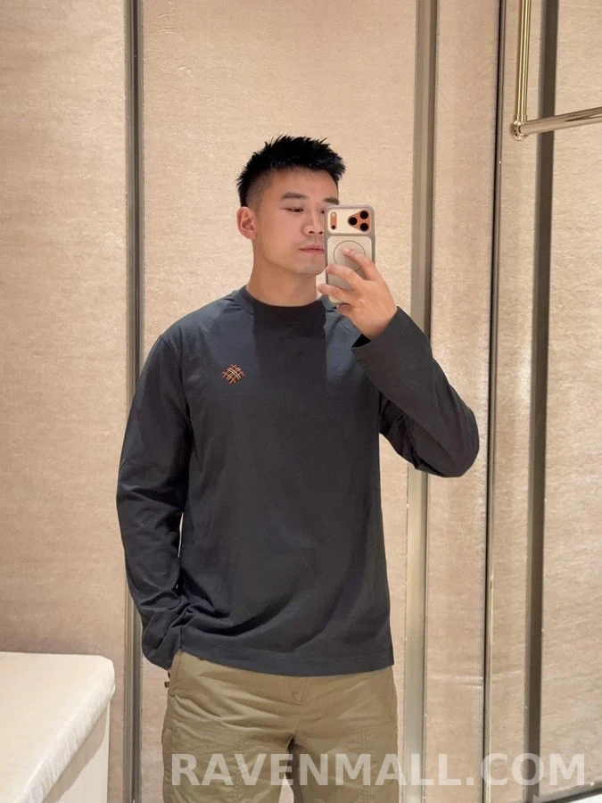 버버리 버버리 백 로고 자수 긴팔 티셔츠 상세 이미지