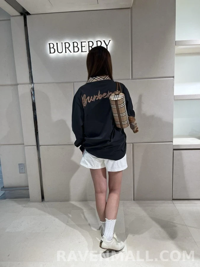 버버리 버버리 백 로고 자수 긴팔 티셔츠 상세 이미지