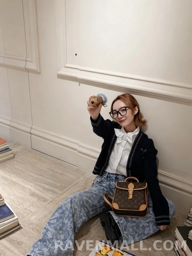 루이비통 루이비통 로고 컬리지 가디건 상세 이미지