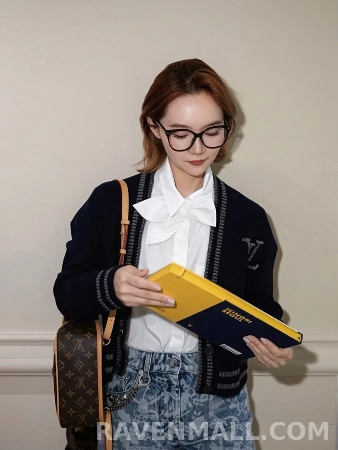 루이비통 루이비통 로고 컬리지 가디건 상세 이미지