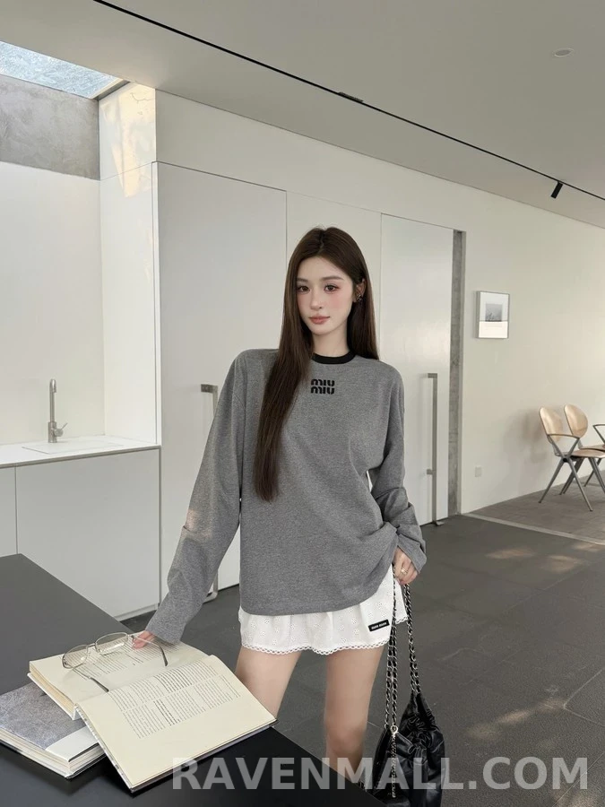 미우미우 미우미우 로고 패치 긴팔 티셔츠 상세 이미지
