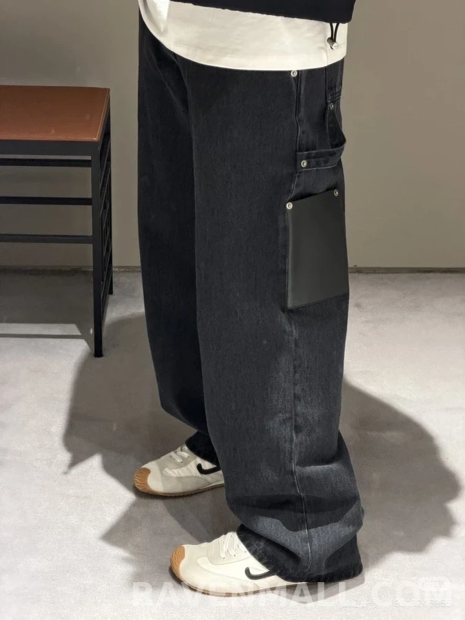 로에베 로에베 레더 패치 데님 팬츠 상세 이미지
