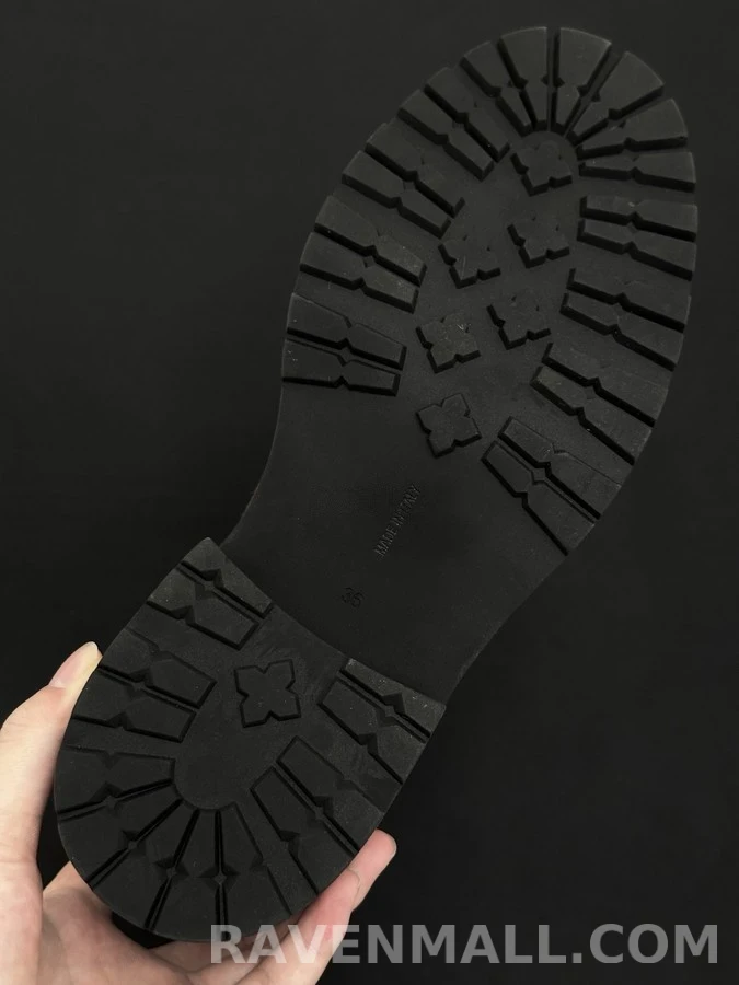더로우 더로우 스웨이드 지퍼 앵클 부츠 상세 이미지