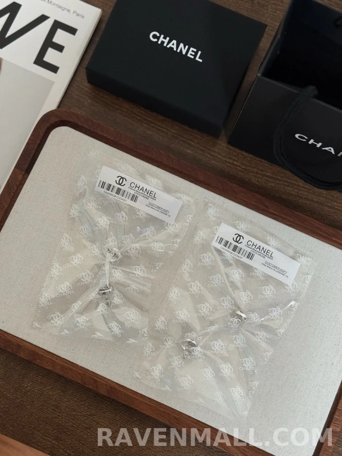 샤넬 샤넬 더블 C 에나멜 크리스탈 드롭 귀걸이 상세 이미지