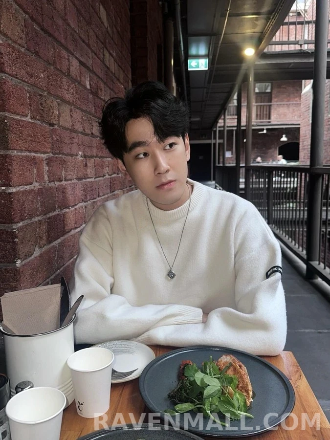 발렌시아가 발렌시아가 슬리브 라벨 립 니트 상세 이미지