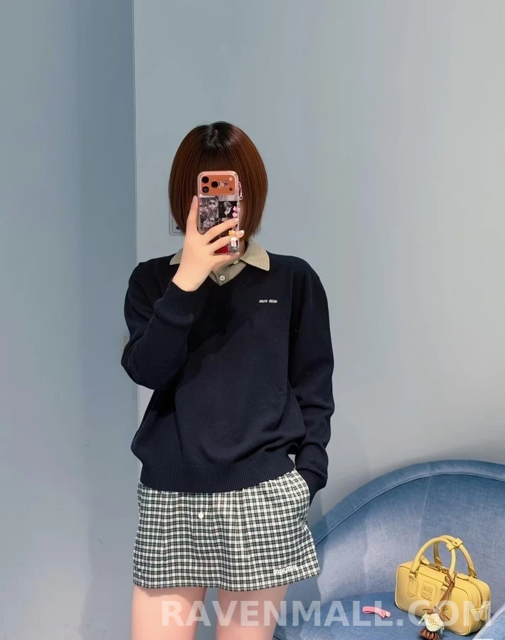 미우미우 미우미우 로고 겹침 칼라 니트 상세 이미지