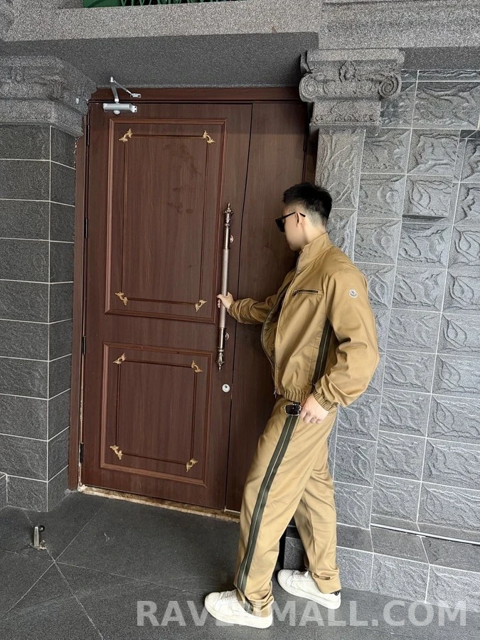 몽클레어 몽클레어 로고 스트라이프 팬츠 상세 이미지