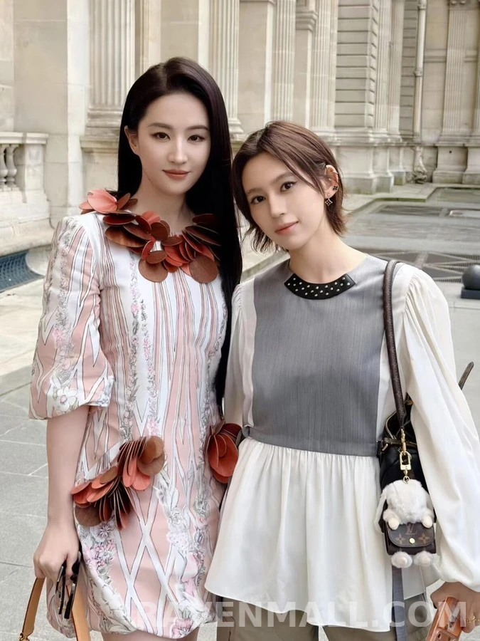 루이비통 루이비통 모노그램 토끼 이어폰 백 참 상세 이미지
