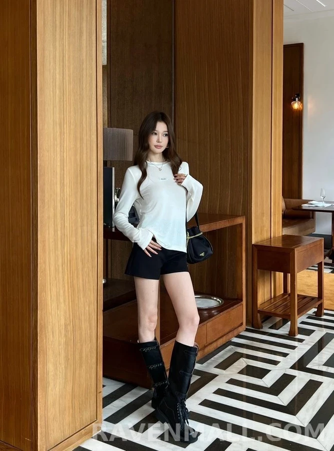 프라다 프라다 레터링 로고 긴팔 티셔츠 상세 이미지