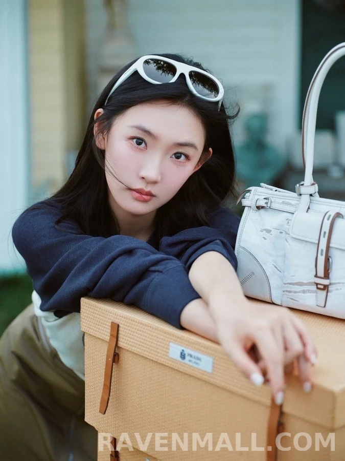 프라다 프라다 빈티지 로고 래글런 맨투맨 상세 이미지