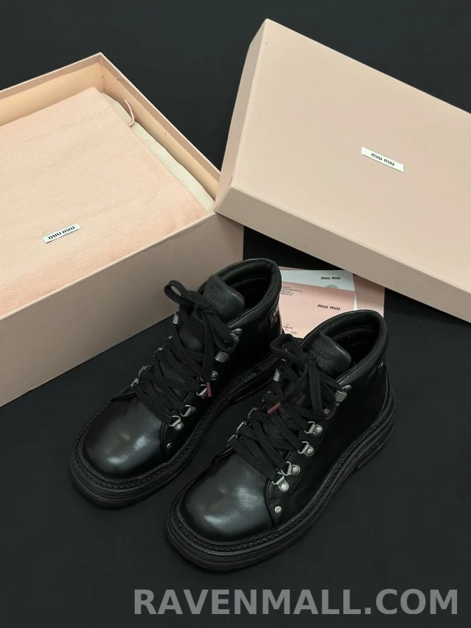 미우미우 미우미우 메탈 장식 숏 마틴 부츠 상세 이미지