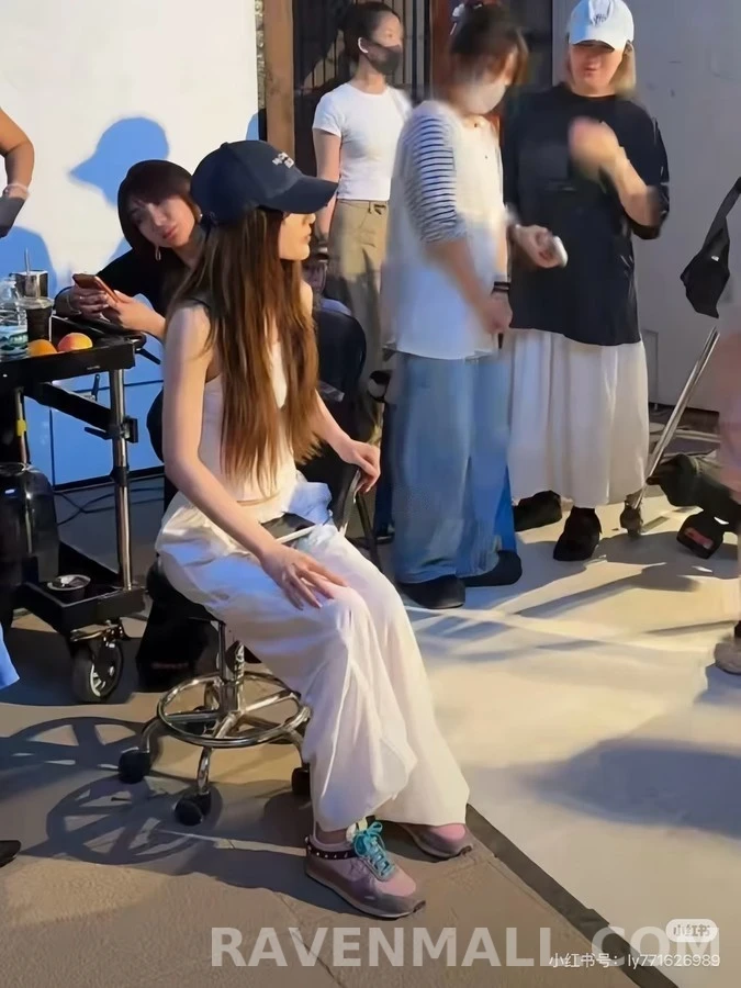 발렌티노 발렌티노 나비 자수 락스터드 스니커즈 상세 이미지