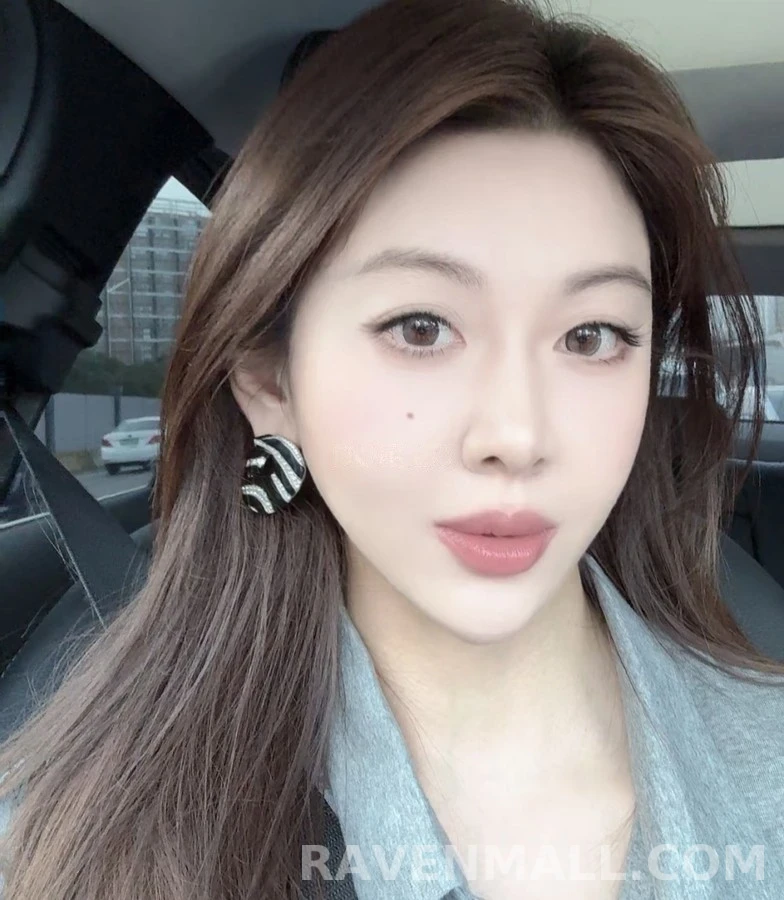 샤넬 샤넬 크레센트 라인스톤 귀걸이 상세 이미지