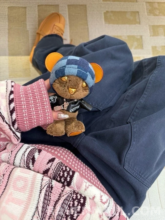 루이비통 루이비통 Louis Bear 체크 비니 라이더 키링 상세 이미지